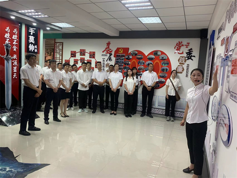 八五九有限公司一行参观前进廉政文化教育展厅(图3)