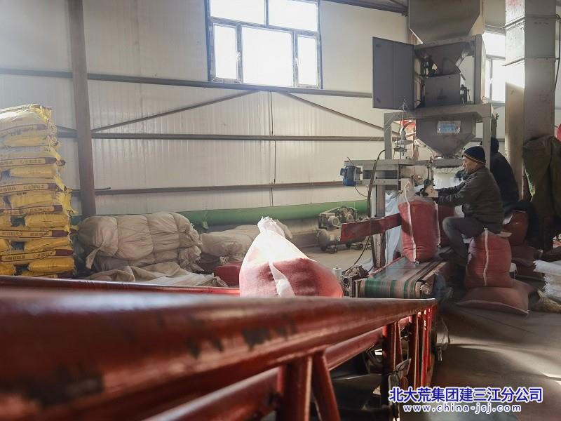 大兴农场有限公司良种换“靓装” 春耕有保障(图1)