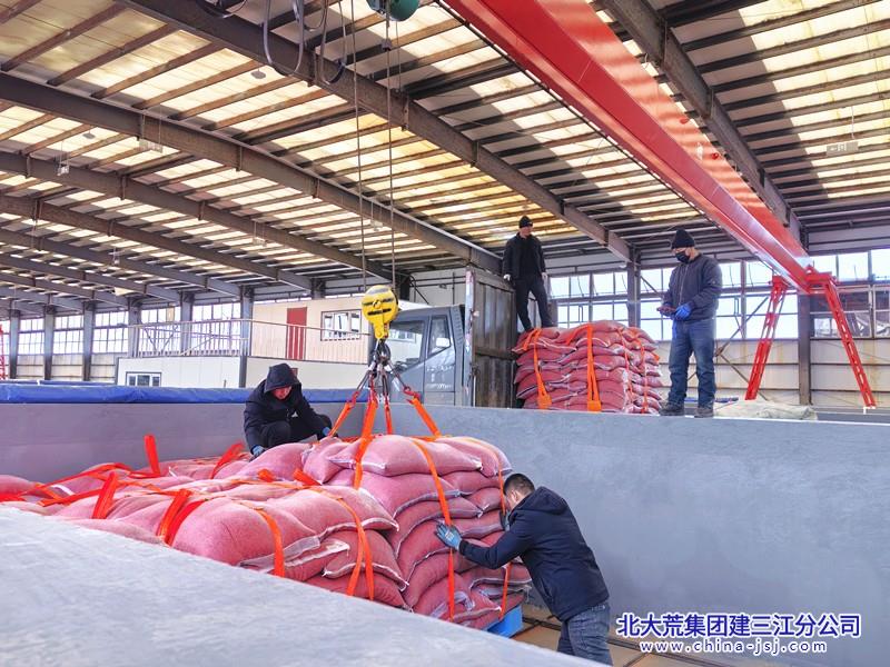 七星农场有限公司稻种入池“启新程” 拉开催芽序幕(图1)