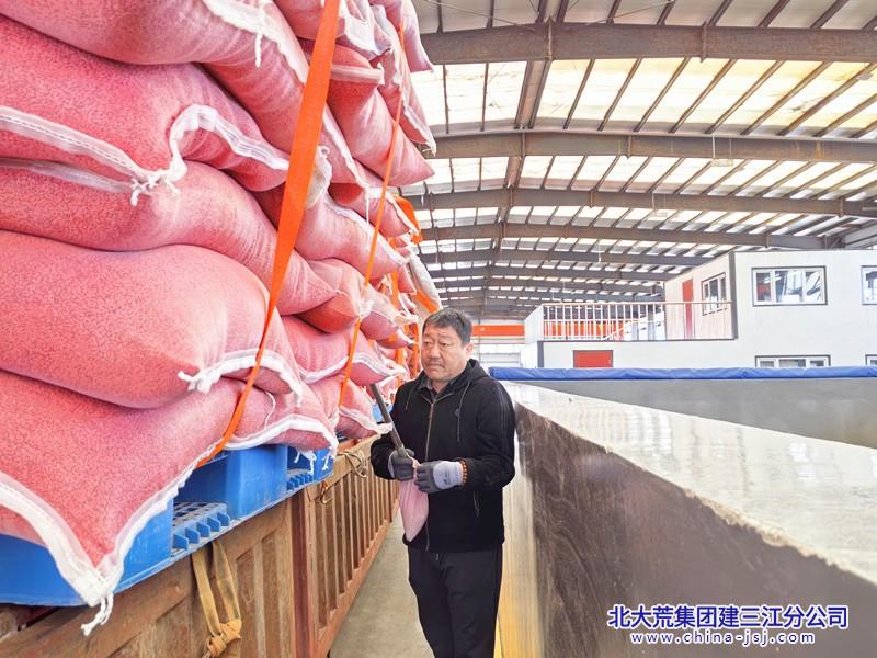 七星农场有限公司稻种入池“启新程” 拉开催芽序幕(图3)