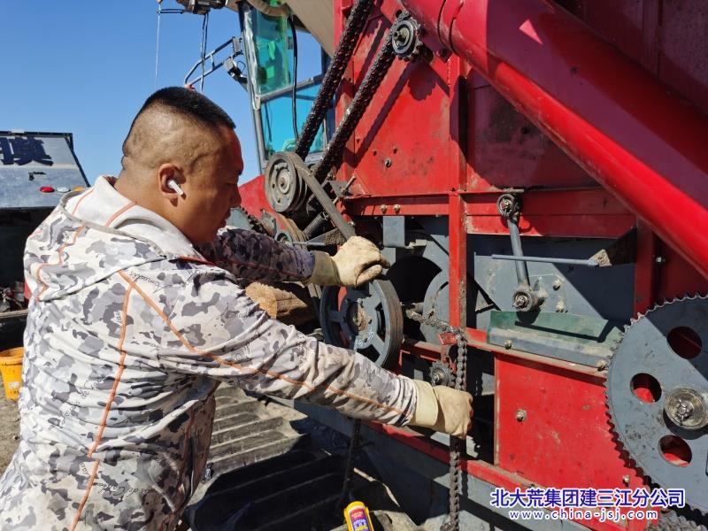 七星农场有限公司抢占先“机” “厉兵秣马”备春耕(图2)