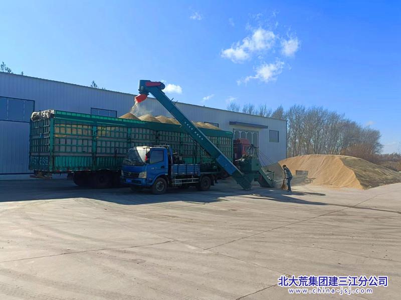 勤得利农场有限公司粮食销售与保管同步推进   (图1)