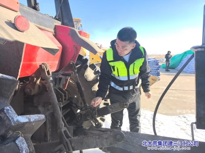 七星农场有限公司“三个强化”为春耕农机安全护航助力(图1)