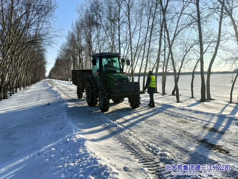 前锋农场有限公司筑牢农机安全弦 助力春耕促生产(图1)