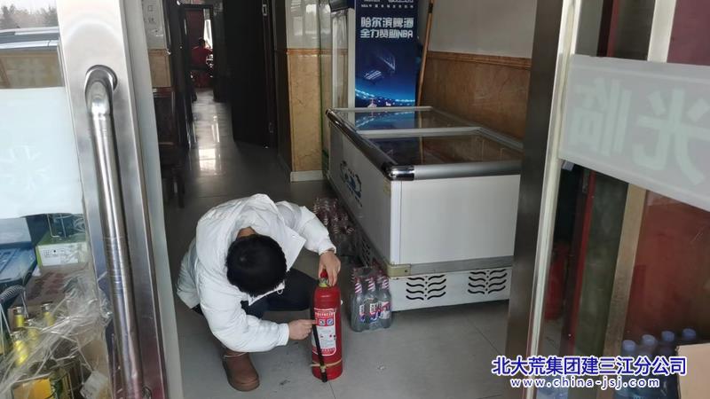 红卫农场有限公司社区开展消防安全检查不松懈(图1)