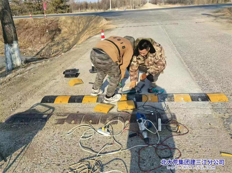 洪河农场有限公司积极行动巩固冬季交通安全防线(图1)
