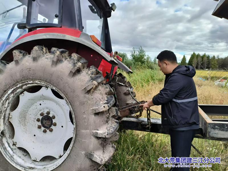 前锋农场有限公司念好农机宣传“安全经”护航秋收保障足(图1)