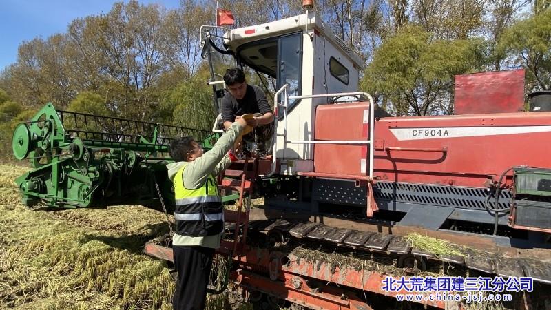 七星农场有限公司安全工作多措并举 保障秋收生产有序进行(图1)