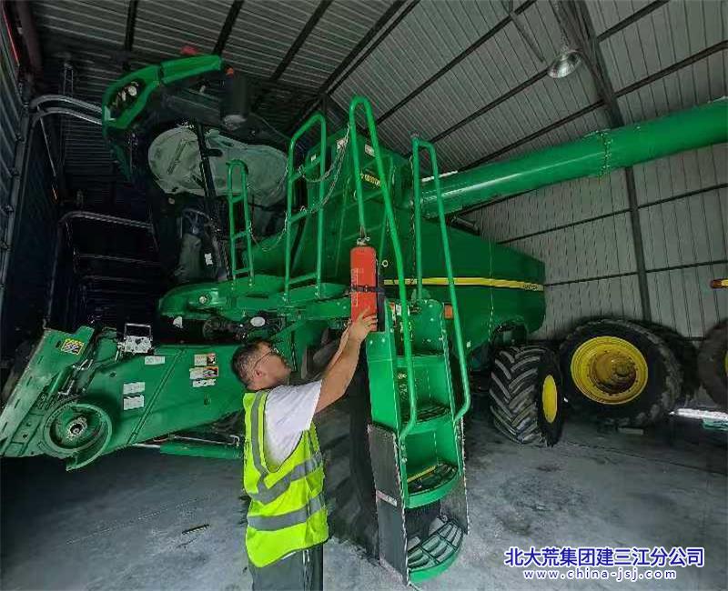 勤得利农场有限公司加大安全教育力度 筑牢夏管安全防线(图1)