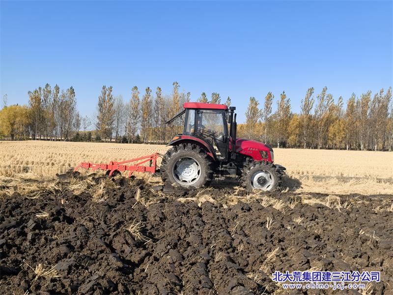 七星农场有限公司全力推进秋整地 沃野良田换“冬装”(图1)