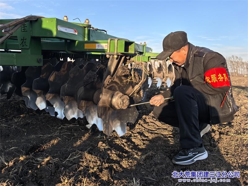 七星农场有限公司全力推进秋整地 沃野良田换“冬装”(图2)