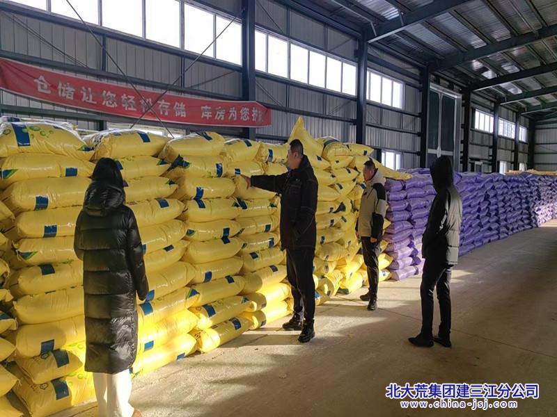青龙山农场有限公司肥料下摆“加速度” 春耕保障有力度(图2)