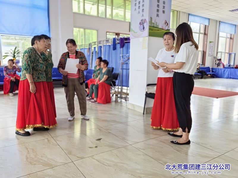 七星农场有限公司社区开展高龄津贴政策宣传活动(图1)