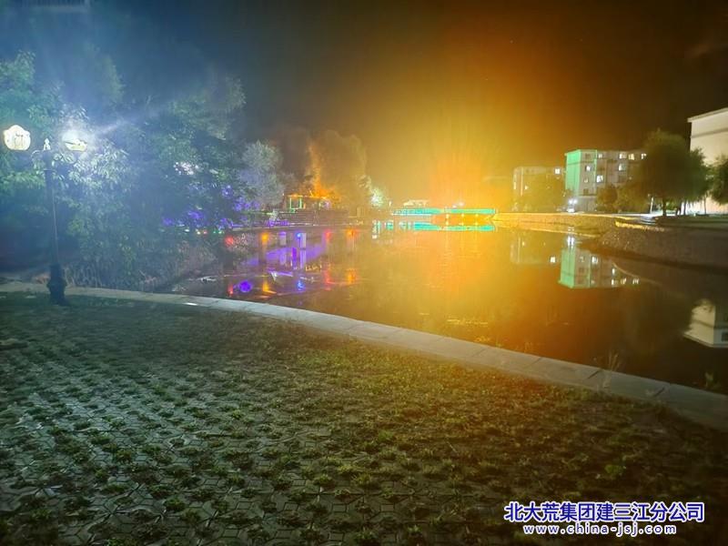 红卫农场有限公司社区路灯亮化暖民心  道路夜景注入新活力(图1)