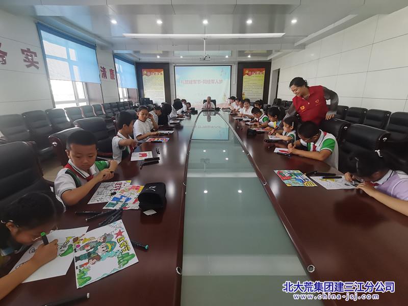 七星农场有限公司社区大手牵小手 共庆“八一”建军节(图1)