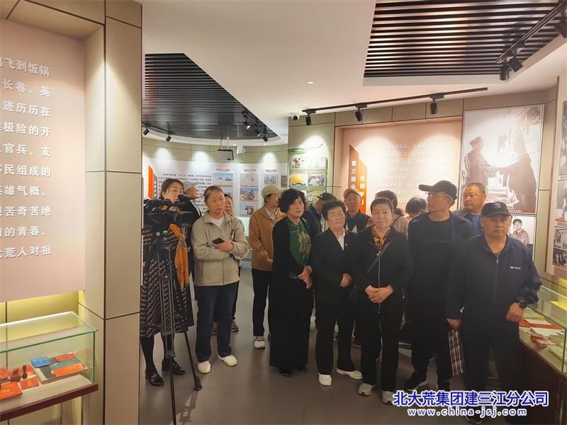 七星农场有限公司社区关工委开展“参观场史馆 重温北大荒精神”主题党日活动(图2)