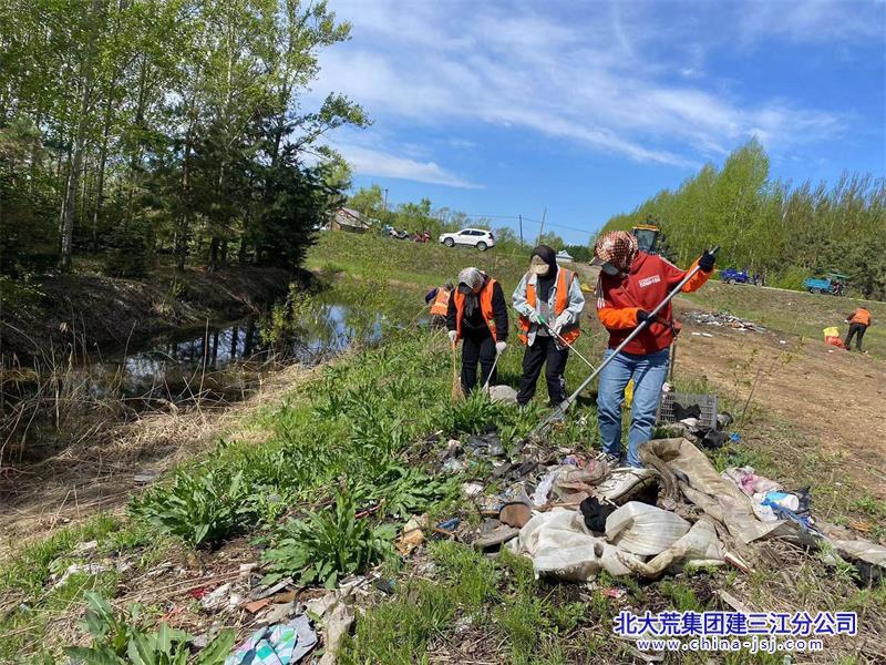 洪河农场有限公司“放大招”多措并举消杀蚊蝇(图1)
