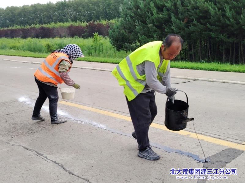 创业农场有限公司多措并举扎实做好公路夏季养护工作(图2)