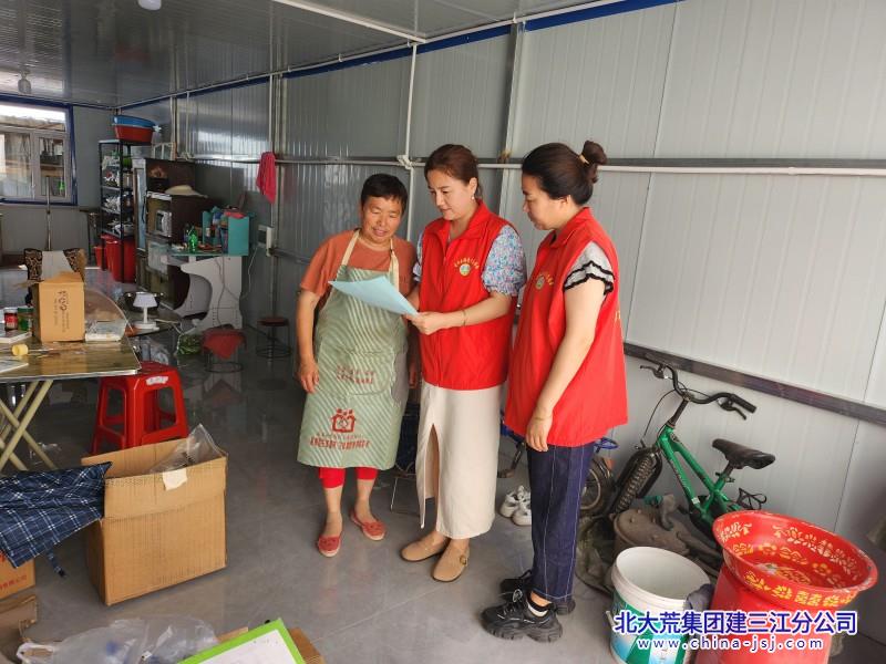 前锋农场有限公司社区禁种铲毒无死角   筑牢禁毒防护墙(图1)
