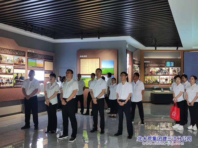 七星农场有限公司社区学习徐一戎先进事迹 弘扬北大荒精神(图1)
