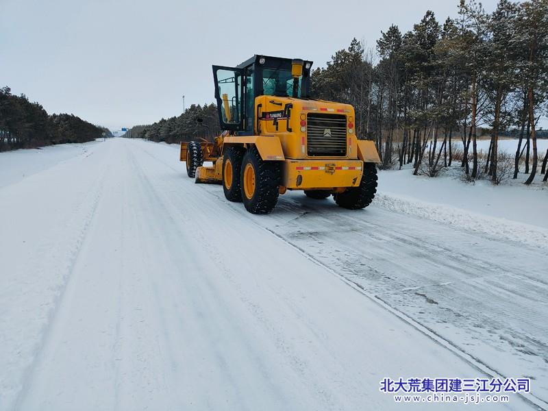浓江农场有限公司党员干部全力应对极端天气(图1)