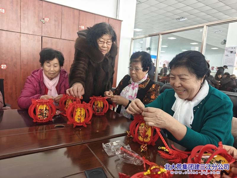 七星农场有限公司社区开展“巧手做花灯 喜迎元宵节”主题活动(图1)