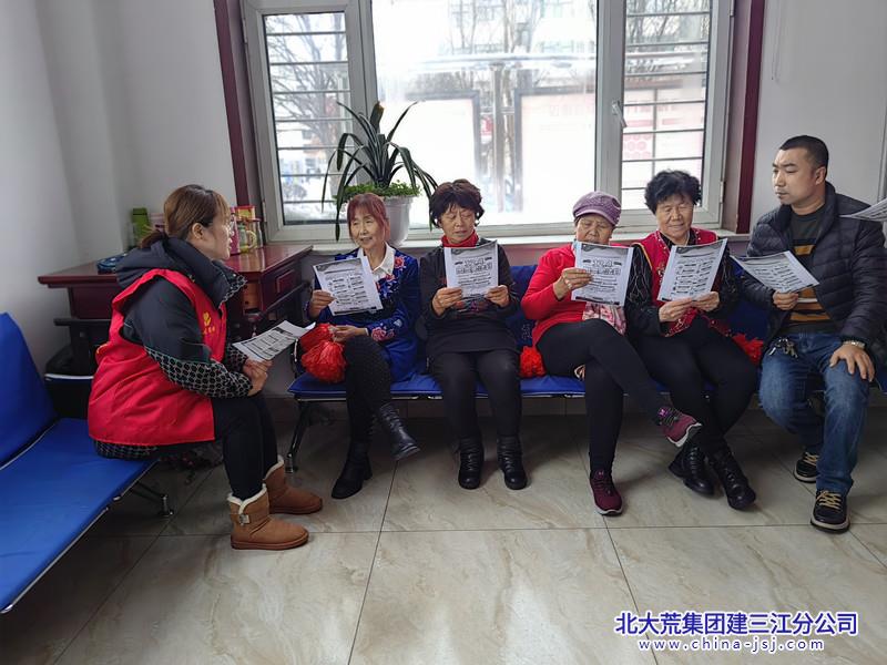 七星农场有限公司社区开展“弘扬宪法精神 构建法治社区”宣传活动(图1)
