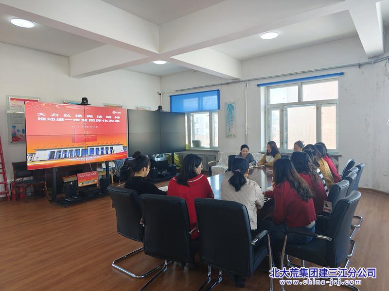 鑫泽社区开展“弘扬宪法精神 建设法治社区”宣讲活动(图2)