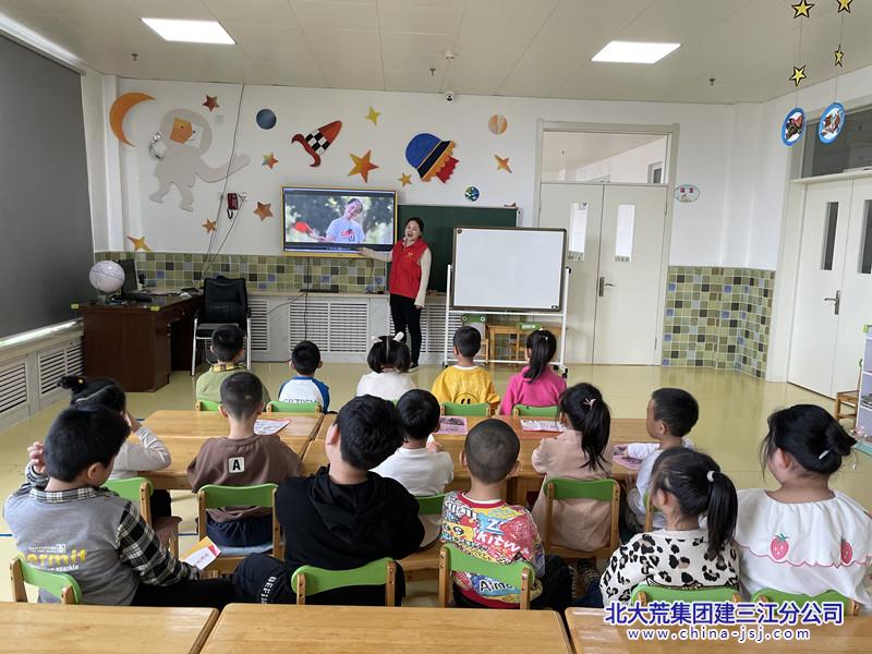 鑫泽社区开展“法润校园行”主题法治宣传活动(图2)