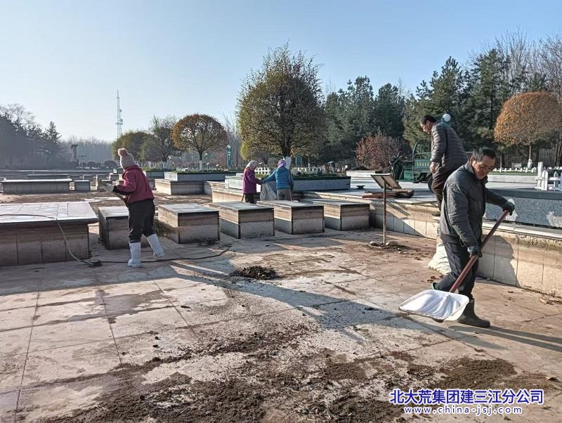 大兴农场有限公司植物园开展入冬前设施检修和环境清理工作(图1)