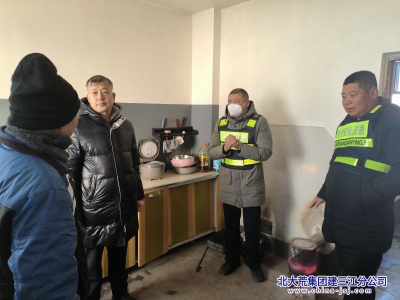 洪河农场有限公司网格员用脚步丈量社区 用实干赢得民心(图2)