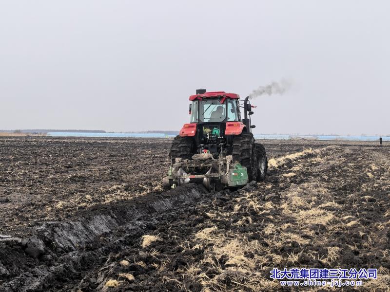 七星农场有限公司水田筑梗 春耕提效“梗”标准(图2)