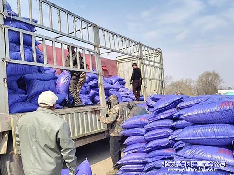 创业农场有限公司万吨优质肥料全部到位筑牢春耕生产之基(图1)