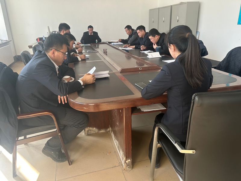 学习党委扩大会议的照片.jpg