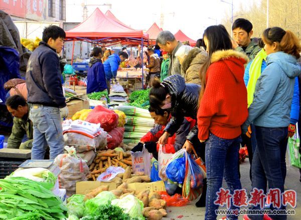新疆兵团“地产”蔬菜深受群众青睐(图1) 新疆兵团“地产”蔬菜深受群众青睐(图1)