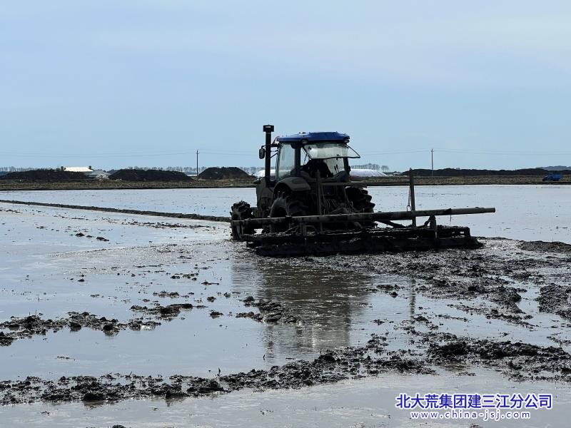 七星农场有限公司“智慧浆靶”绘新景 高标准良田整地按下“精耕加速键”(图1)