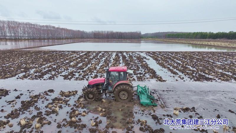 前进农场有限公司以会定标全面掀起春耕热潮(图2)