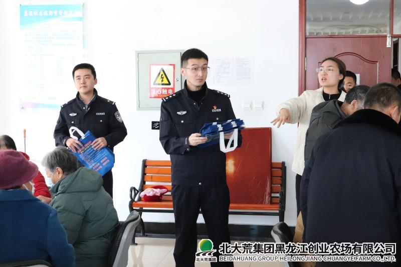 派出所联合社区开展反电信诈骗宣传活动
                            (图2)