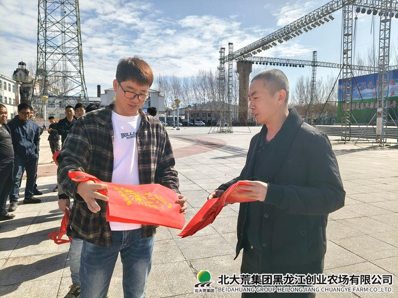 第三管理区开展“全民国家安全教育日”宣传活动
                            (图2)