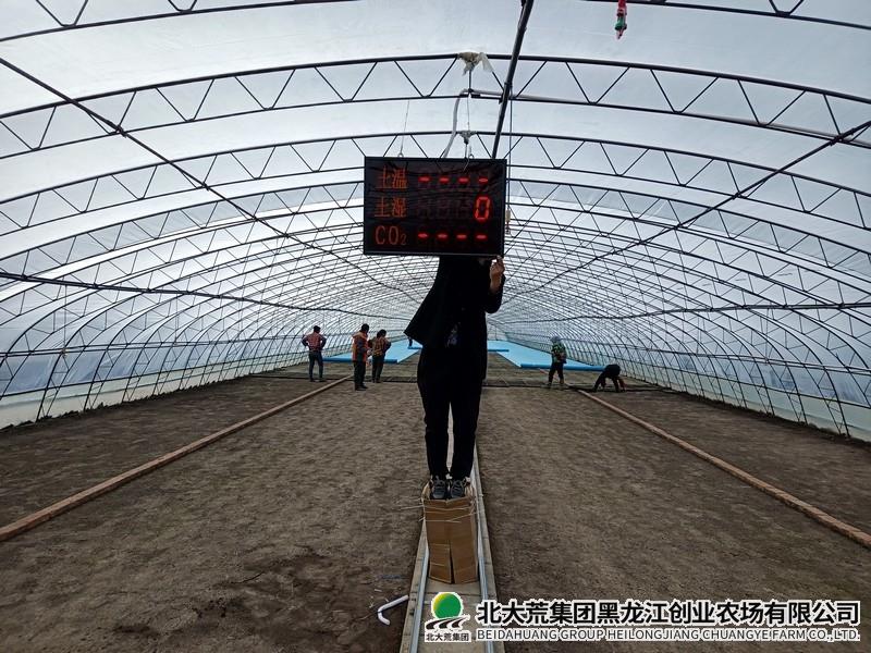 创业农场有限公司育秧棚里增添“芯”秘密
                            (图1)