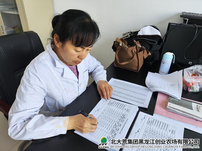 农业科技服务中心制作施肥建议卡 为种植户送上春耕“保障”
                            (图1)