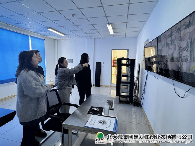 幼儿园开展“筑安全防线 护幼儿成长”安全隐患大排查行动
                            (图1)