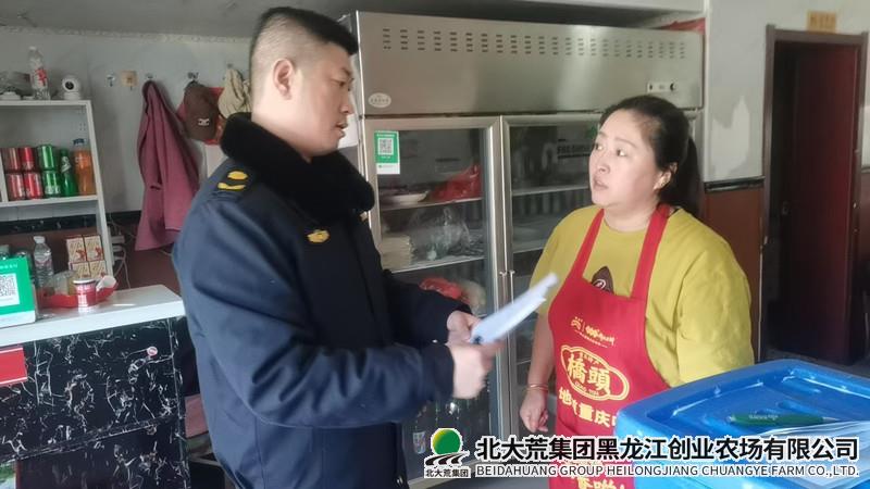 城管大队开展街道违规搭建专项整治行动
                            (图1)
