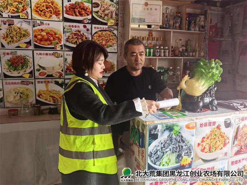社区开展“燃气安全”上门宣传活动
                            (图1)