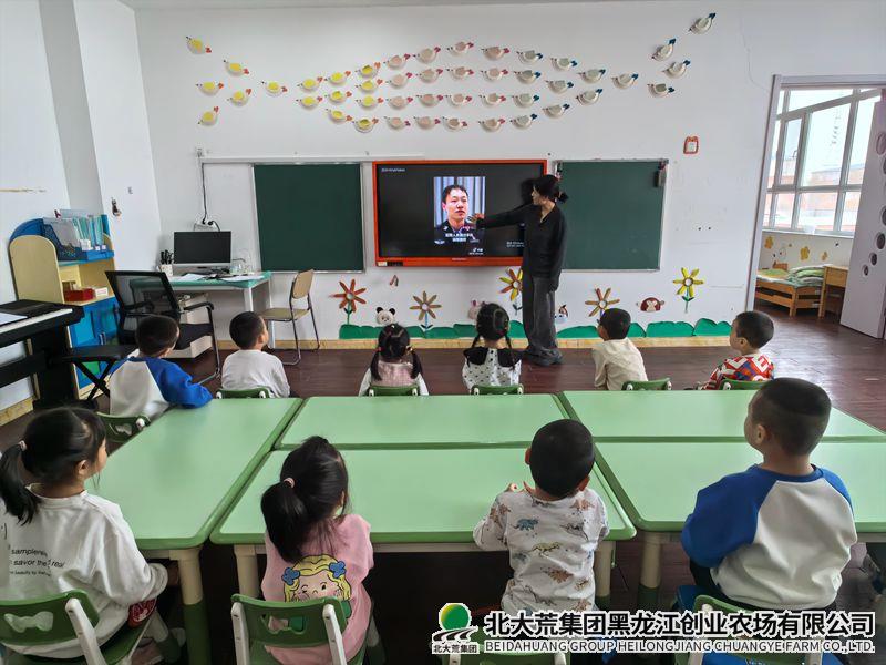 幼儿园开展幼儿反电信诈骗宣传活动
                            (图2)