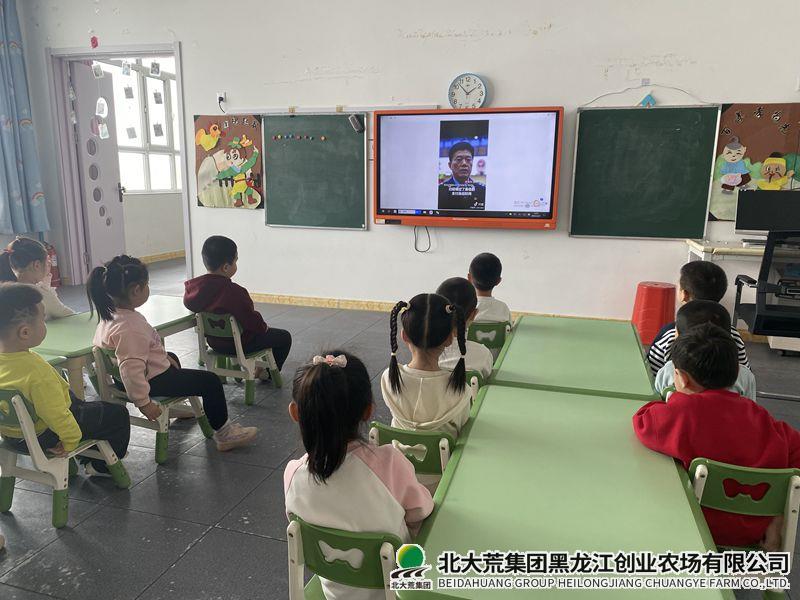 幼儿园开展幼儿反电信诈骗宣传活动
                            (图1)