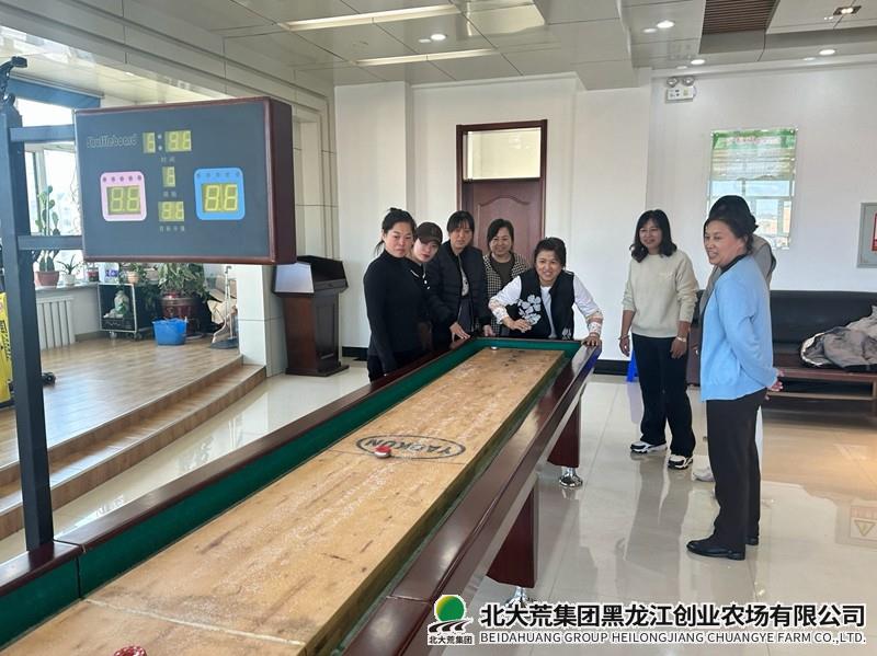 社区开展“喜迎三八节 展巾帼风采”趣味活动
                            (图1)